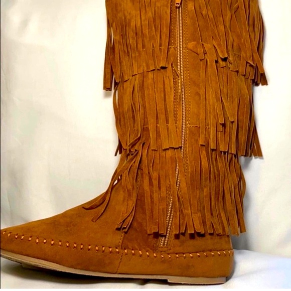 Tan Fringe Knee High Moccasins Boots Size 7 Indian inspired man made boots - Picture 3 of 5